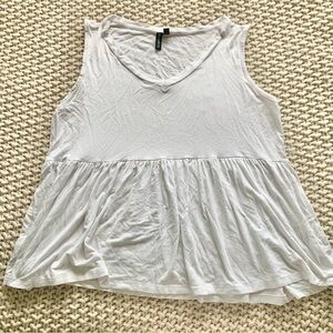 🌈6/$10 Kristin Nicole Loose Peplum White Tank